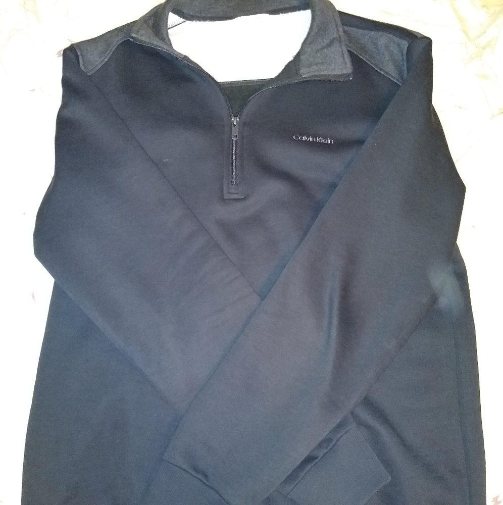 Calvin Klein Men's pull over longsleeve.